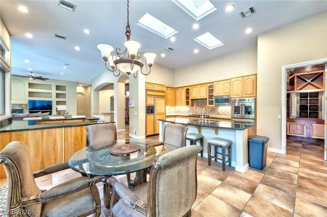 3 Regent Park Ct - Photo 6 of 30