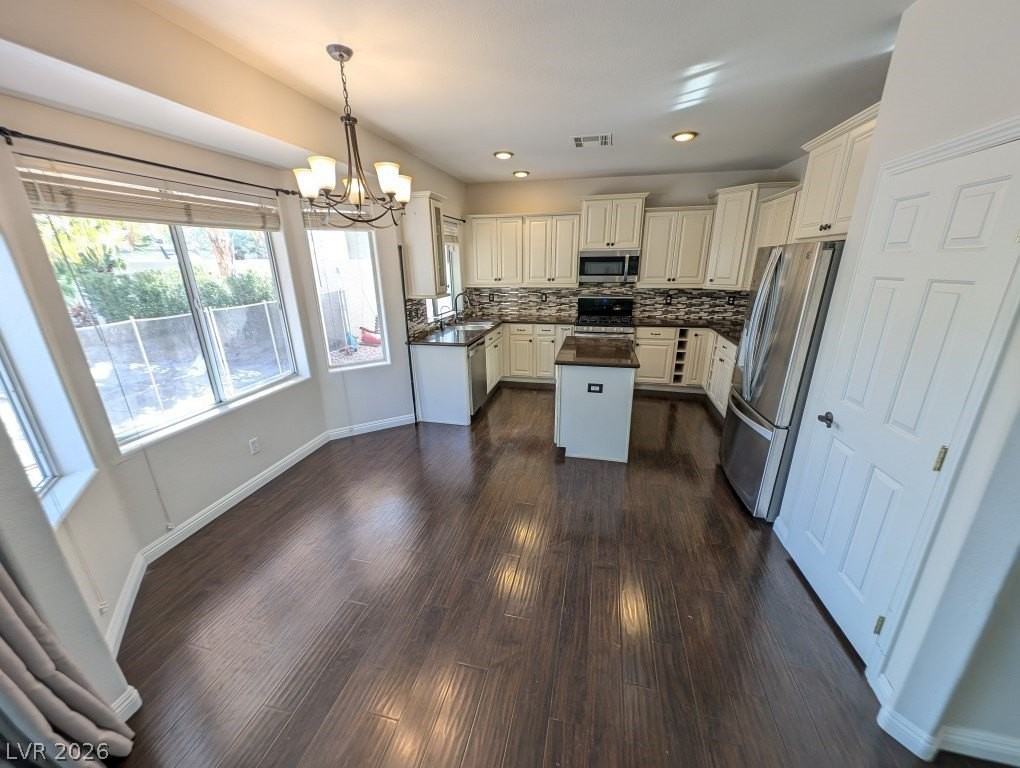 8121 Riviera Beach Dr - Photo 6 of 33