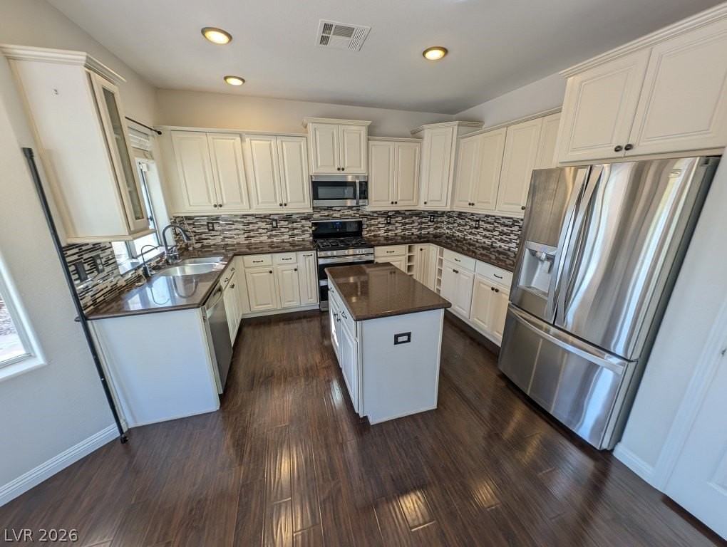 8121 Riviera Beach Dr - Photo 7 of 33