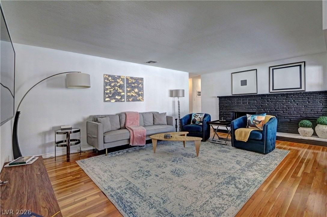 2108 S 6th St - Photo 5 of 17