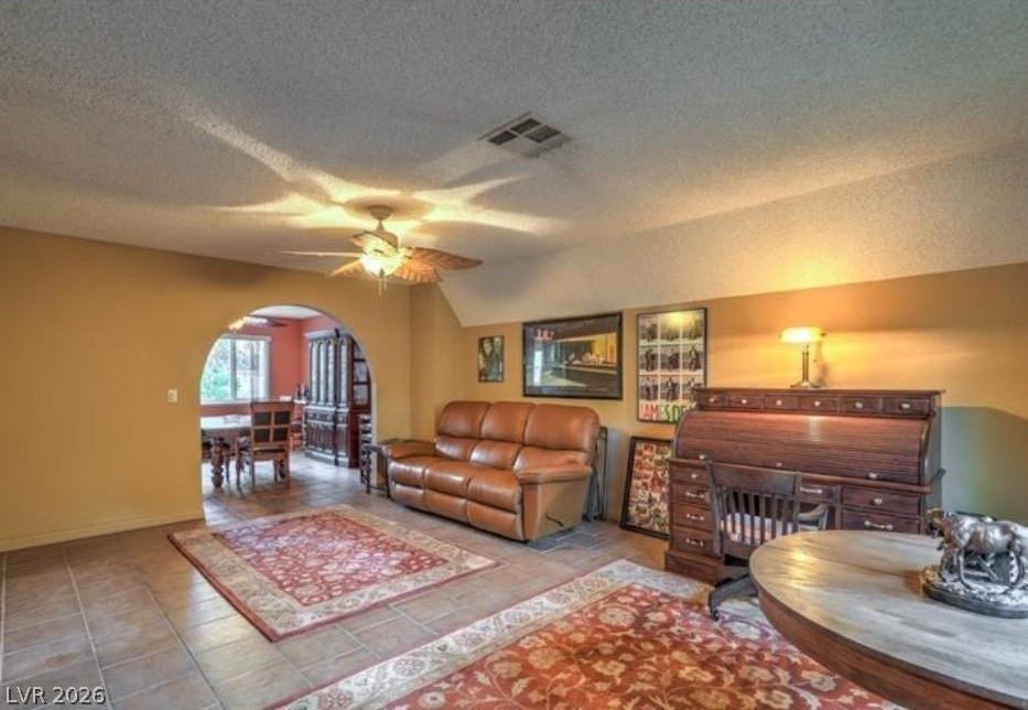 4370 Flandes St - Photo 5 of 19