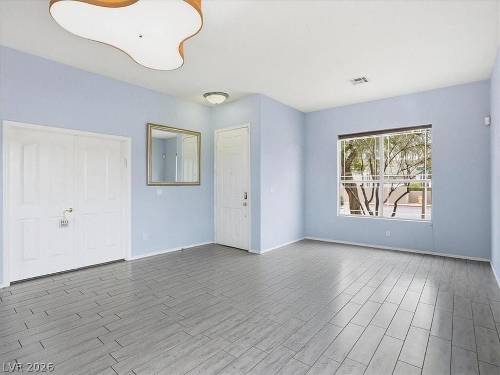 1562 Harwood Ave - Photo 5 of 50