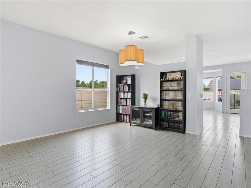 1562 Harwood Ave - Photo 6 of 50