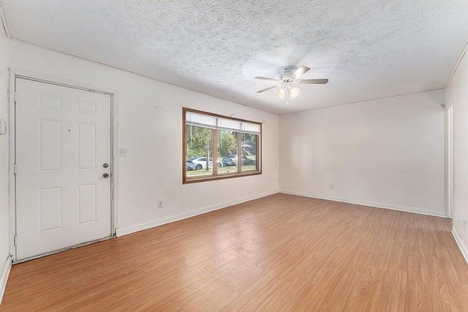 1310 Dearborn St - Photo 2 of 4