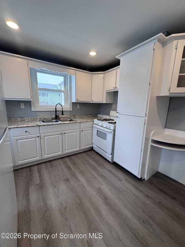 1021 Wheeler Ave - Photo 3 of 10