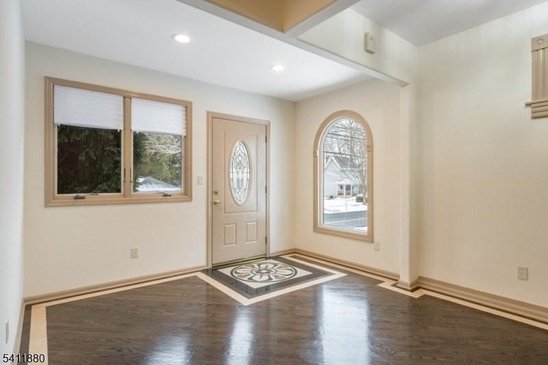 302 Walnut Ave - Photo 5 of 38