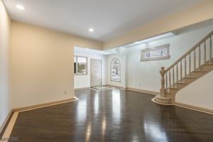 featured image of 302 Walnut Ave