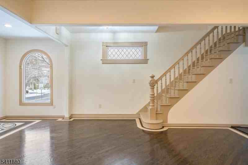 302 Walnut Ave - Photo 7 of 42