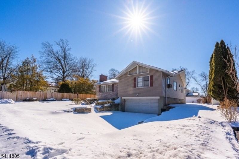 259 Oneida Ave - Photo 2 of 32