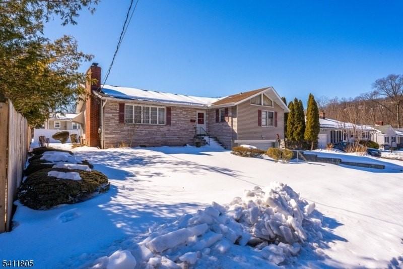 259 Oneida Ave - Photo 3 of 32