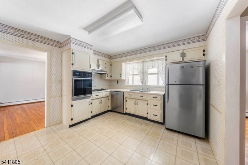 259 Oneida Ave - Photo 7 of 32