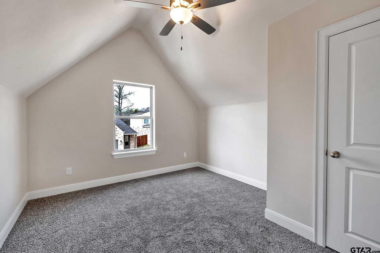 Macnab Dr - Photo 6 of 15