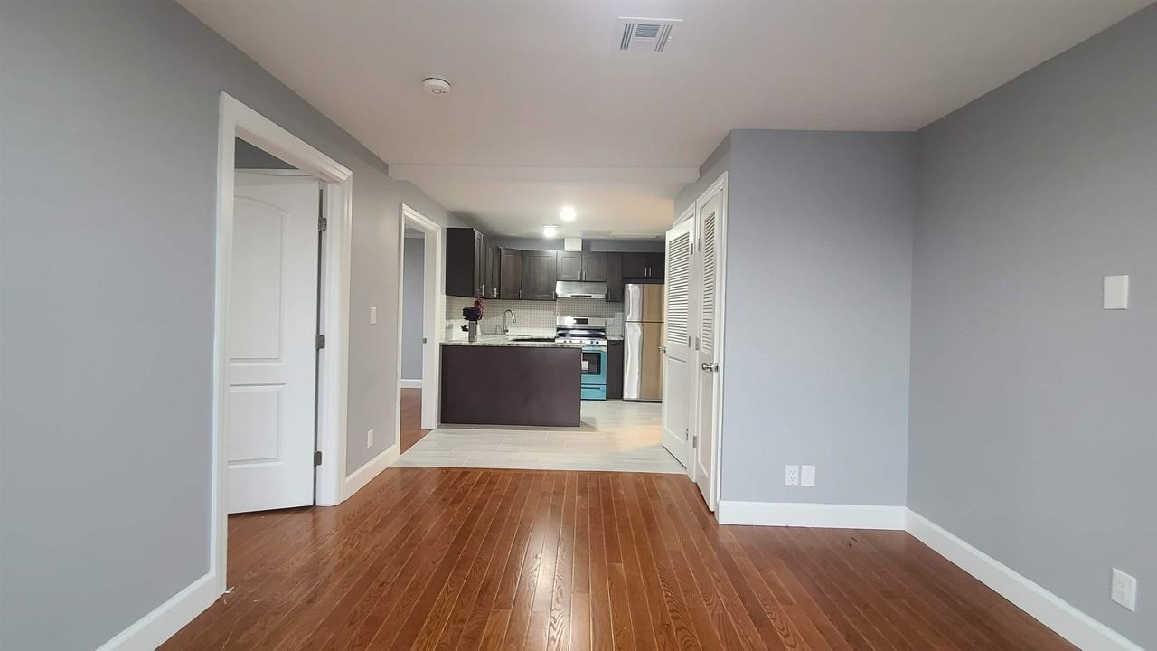 100 Griffith St #2L - Photo 2 of 20