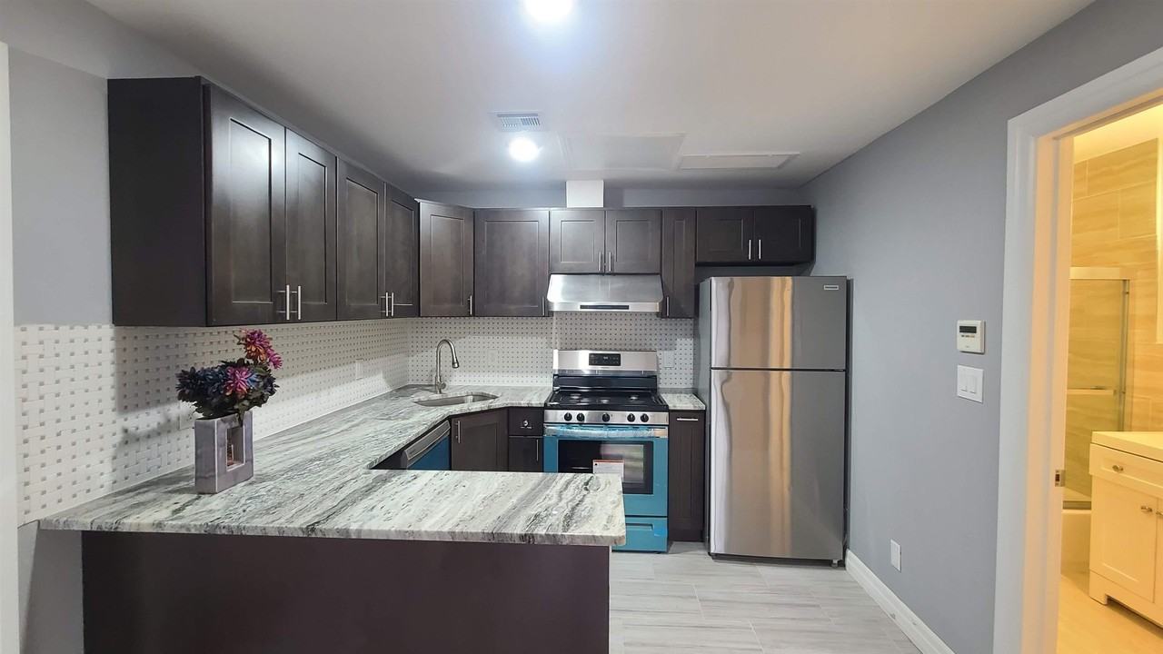 100 Griffith St #2L - Photo 3 of 20