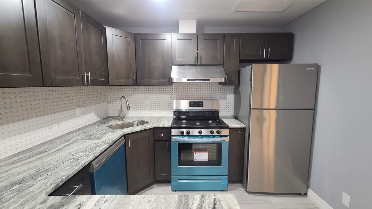 100 Griffith St #2L - Photo 4 of 20