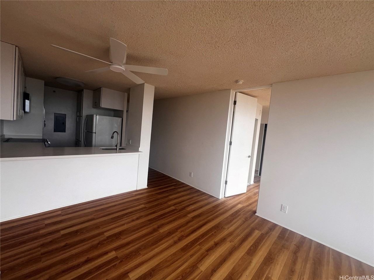 2040 Nuuanu Ave Apt 1804 #1804 - Photo 3 of 25
