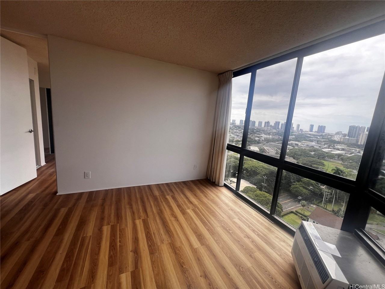 2040 Nuuanu Ave Apt 1804 #1804 - Photo 4 of 25