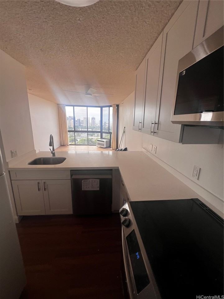 2040 Nuuanu Ave Apt 1804 #1804 - Photo 5 of 25