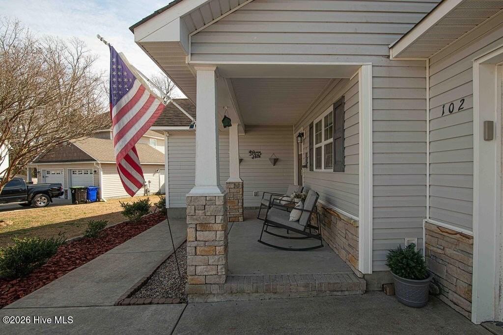 102 Berlin Ct - Photo 3 of 29