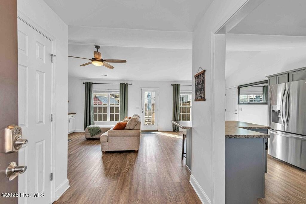 102 Berlin Ct - Photo 4 of 29