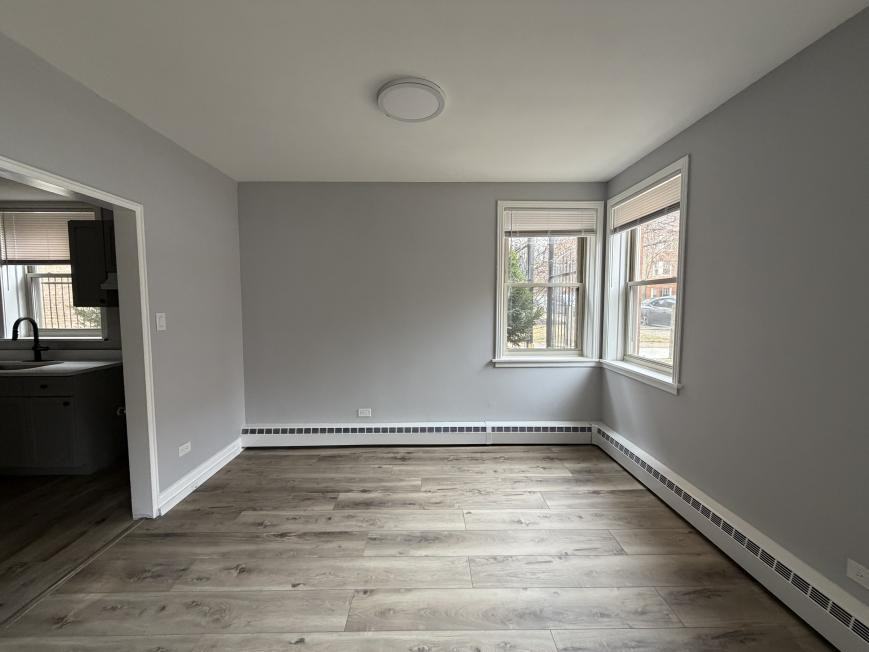 2417 W Farragut Ave - Photo 4 of 7