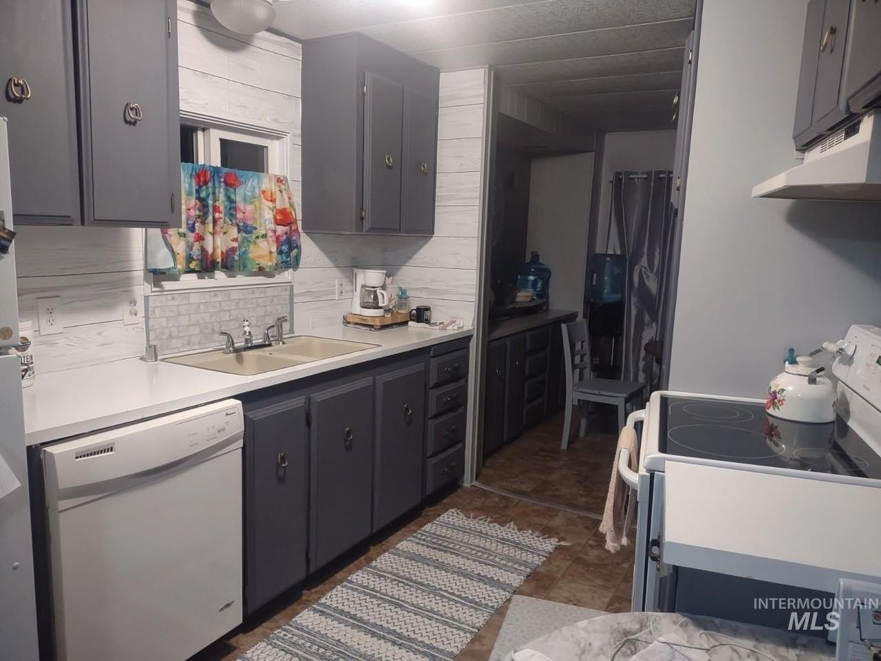 8463 S Blue Heaven Ln - Photo 2 of 5