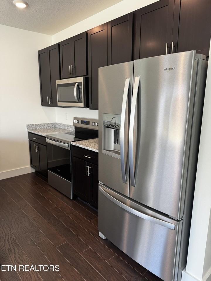 3018 Bogart Ln - Photo 2 of 14