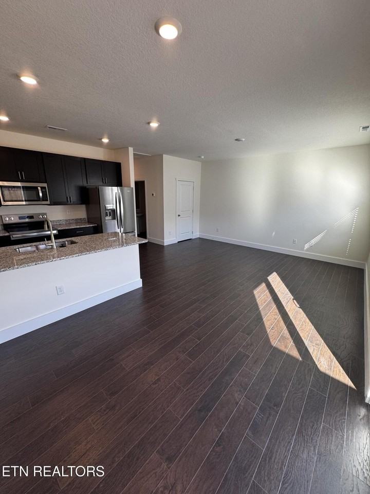 3018 Bogart Ln - Photo 3 of 14