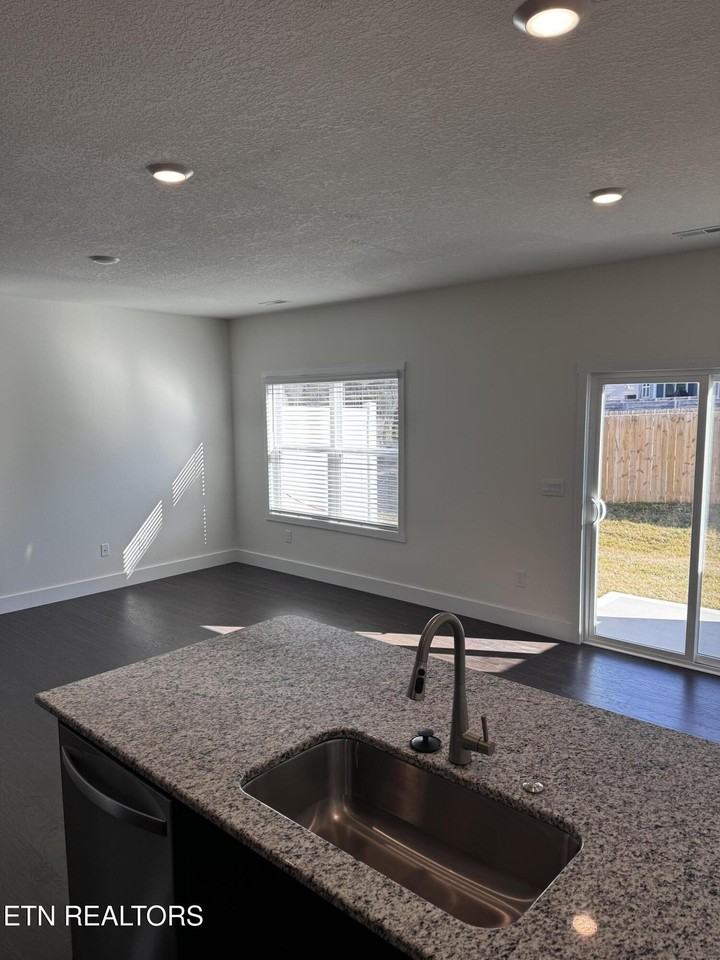 3018 Bogart Ln - Photo 4 of 14