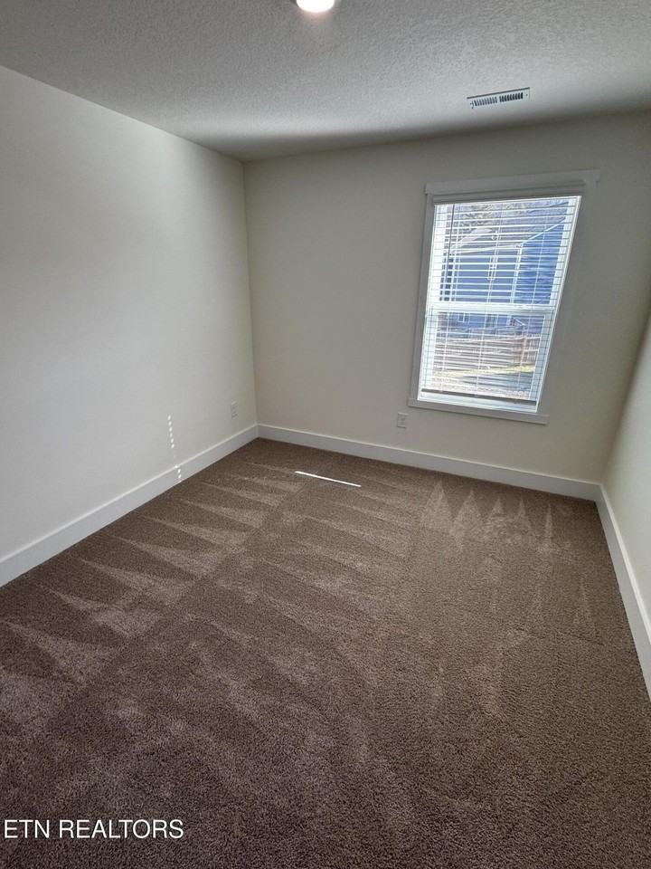 3018 Bogart Ln - Photo 6 of 14