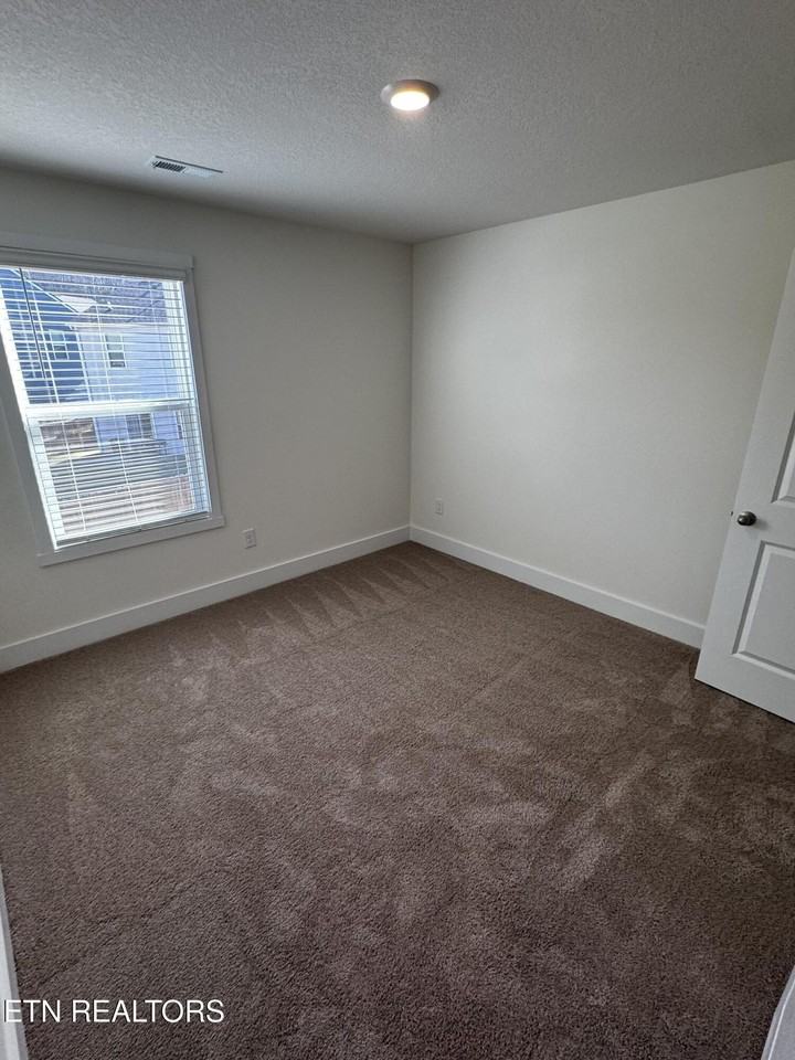 3018 Bogart Ln - Photo 7 of 14