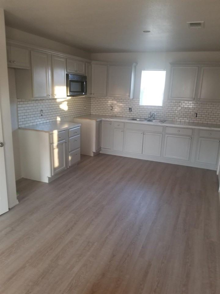 1724 27th St - Photo 2 of 7