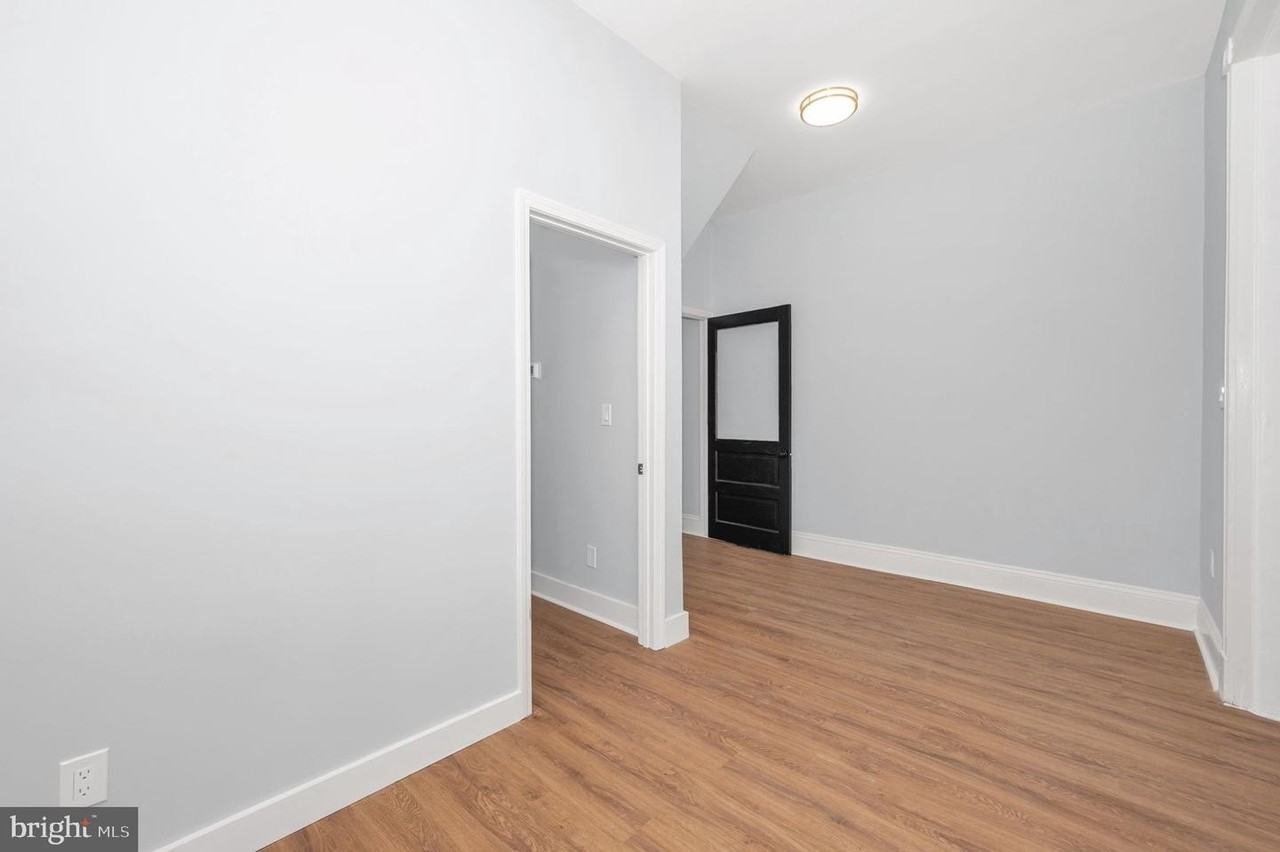 230 S Market St - Photo 4 of 27