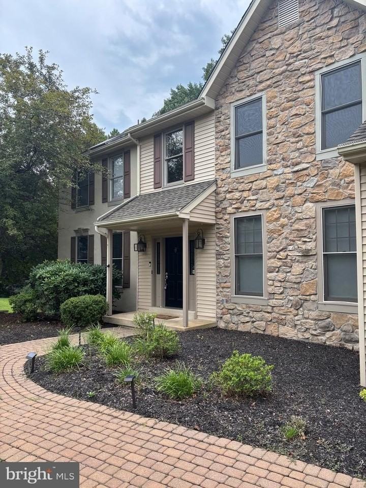 15 Highgate Ln - Photo 2 of 46