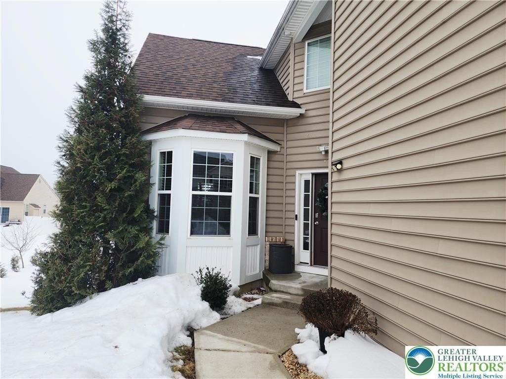 964 Spring White Dr - Photo 3 of 36