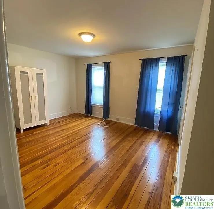 528 Selfridge St - Photo 2 of 17