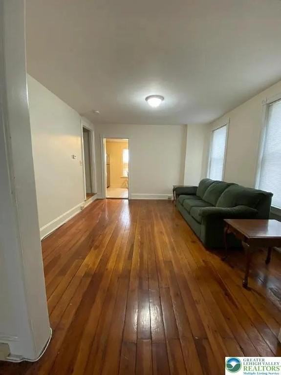 528 Selfridge St - Photo 4 of 17