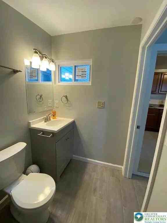 528 Selfridge St - Photo 7 of 17