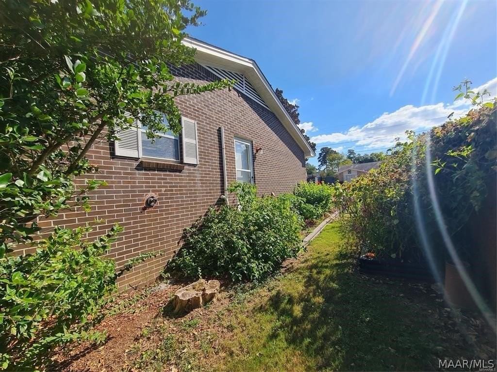 109 Griffith Ave - Photo 4 of 47