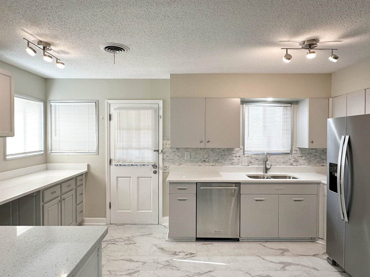 141 N White Station Rd - Photo 2 of 24