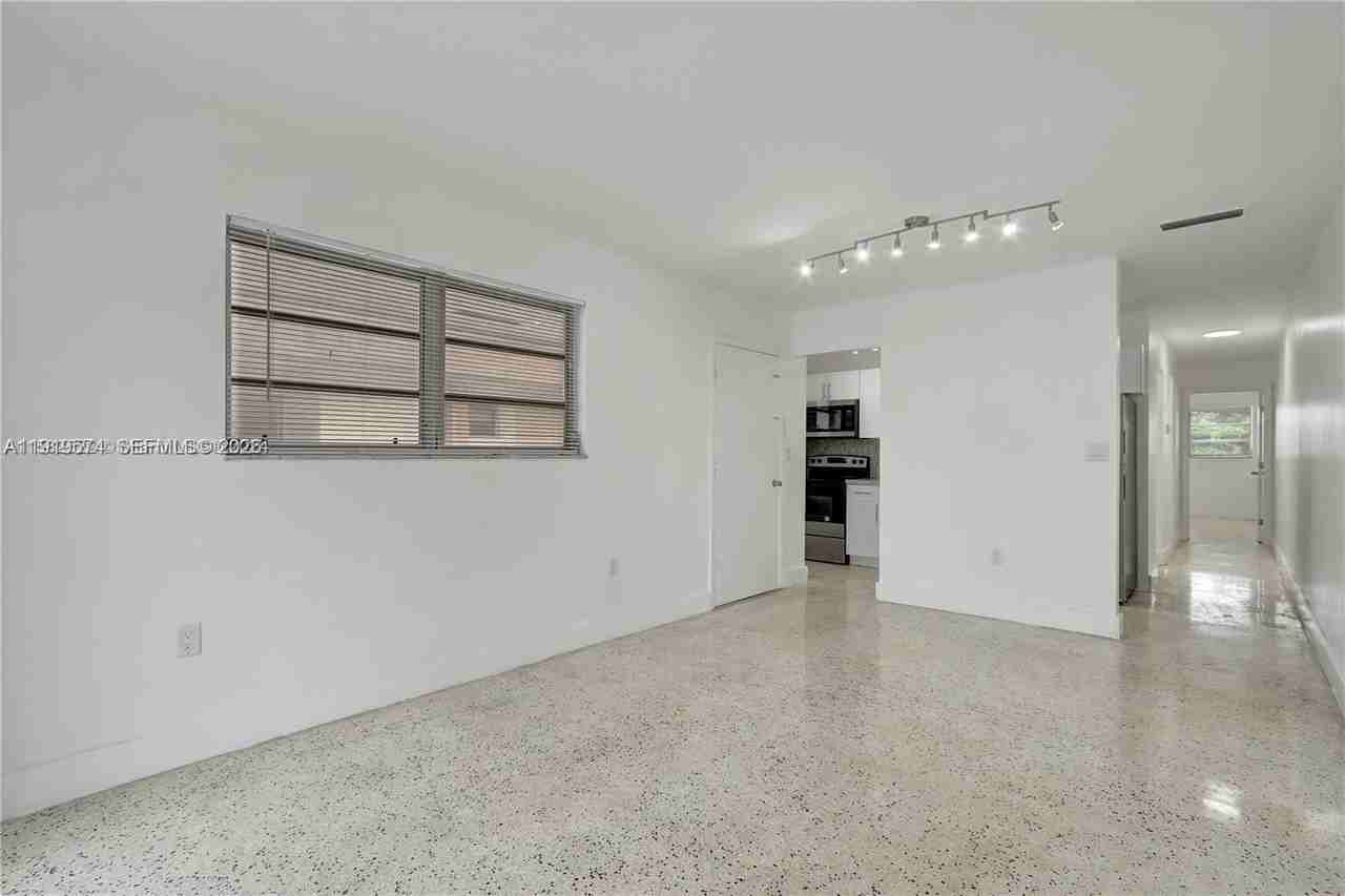 1927 Nw 20th Ave #1 - Photo 5 of 34