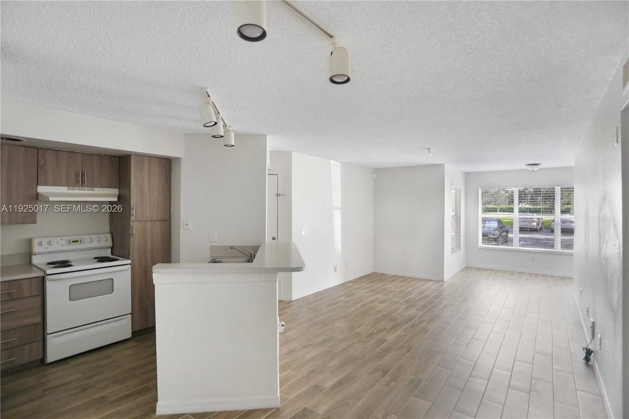 417 Vista Isles Dr #2315 - Photo 5 of 31