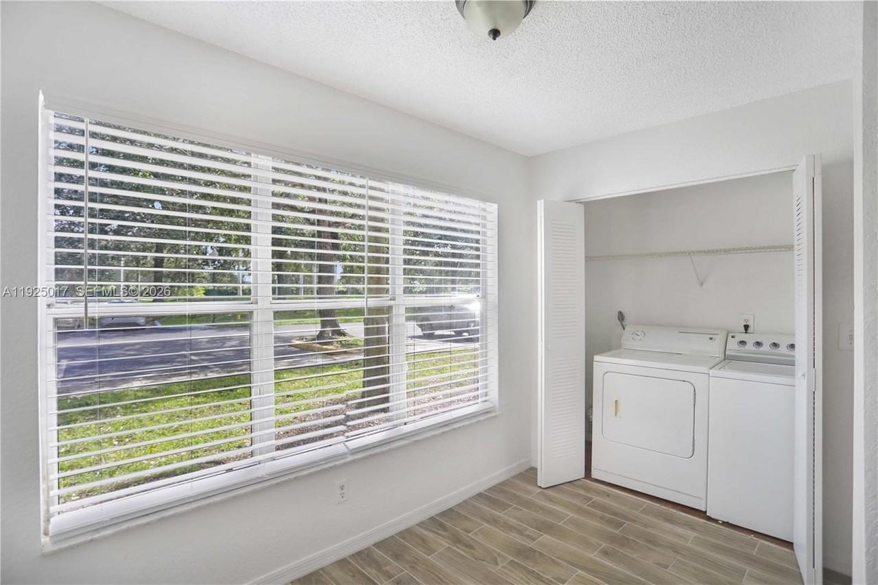 417 Vista Isles Dr #2315 - Photo 7 of 31