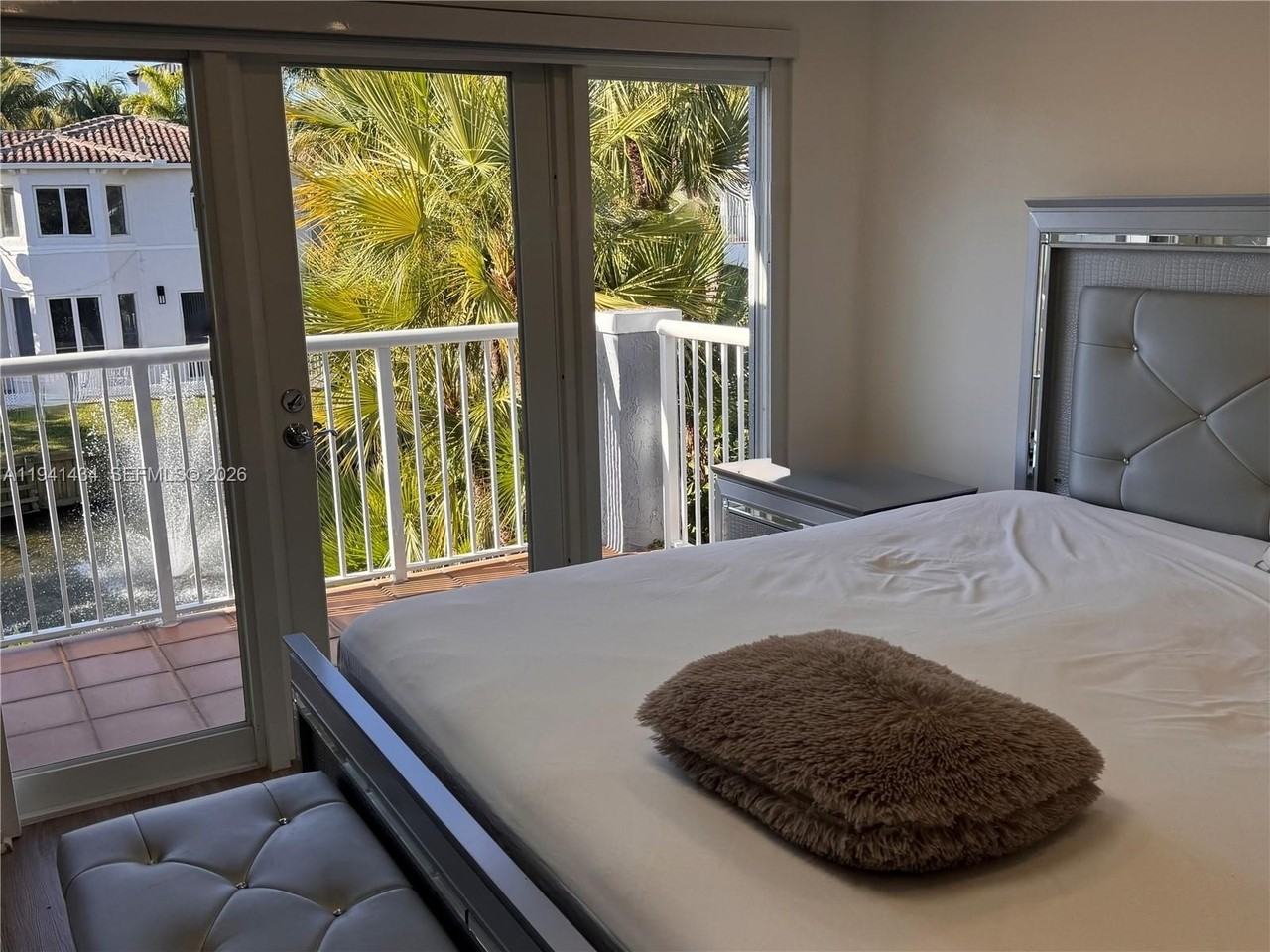 3102 Ne 210th Ter - Photo 2 of 11