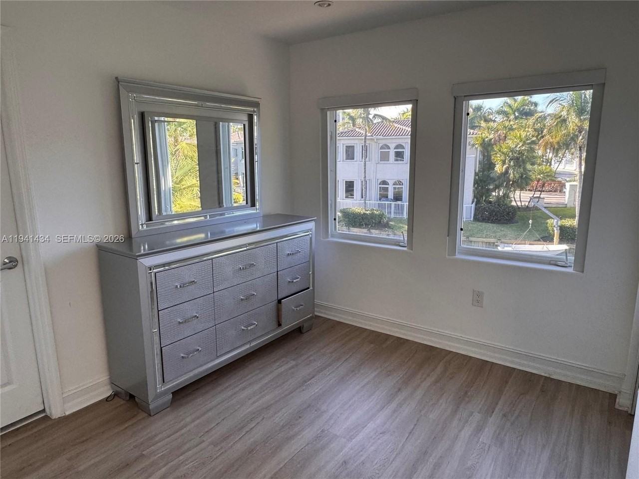 3102 Ne 210th Ter - Photo 3 of 11