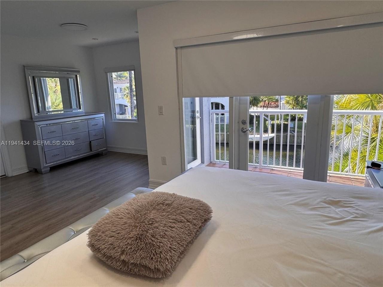 3102 Ne 210th Ter - Photo 5 of 11