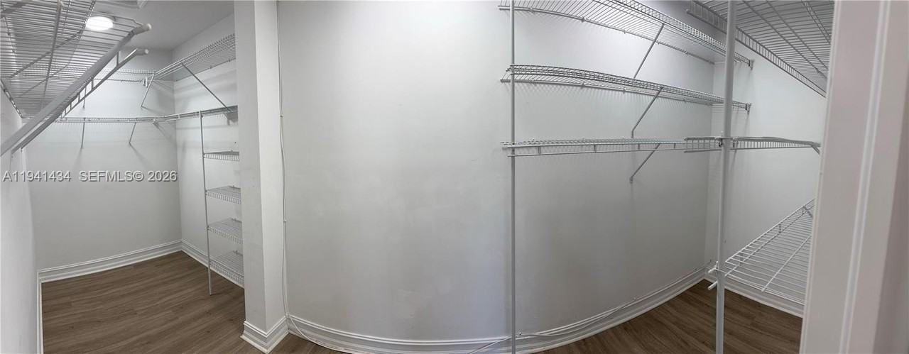 3102 Ne 210th Ter - Photo 7 of 11