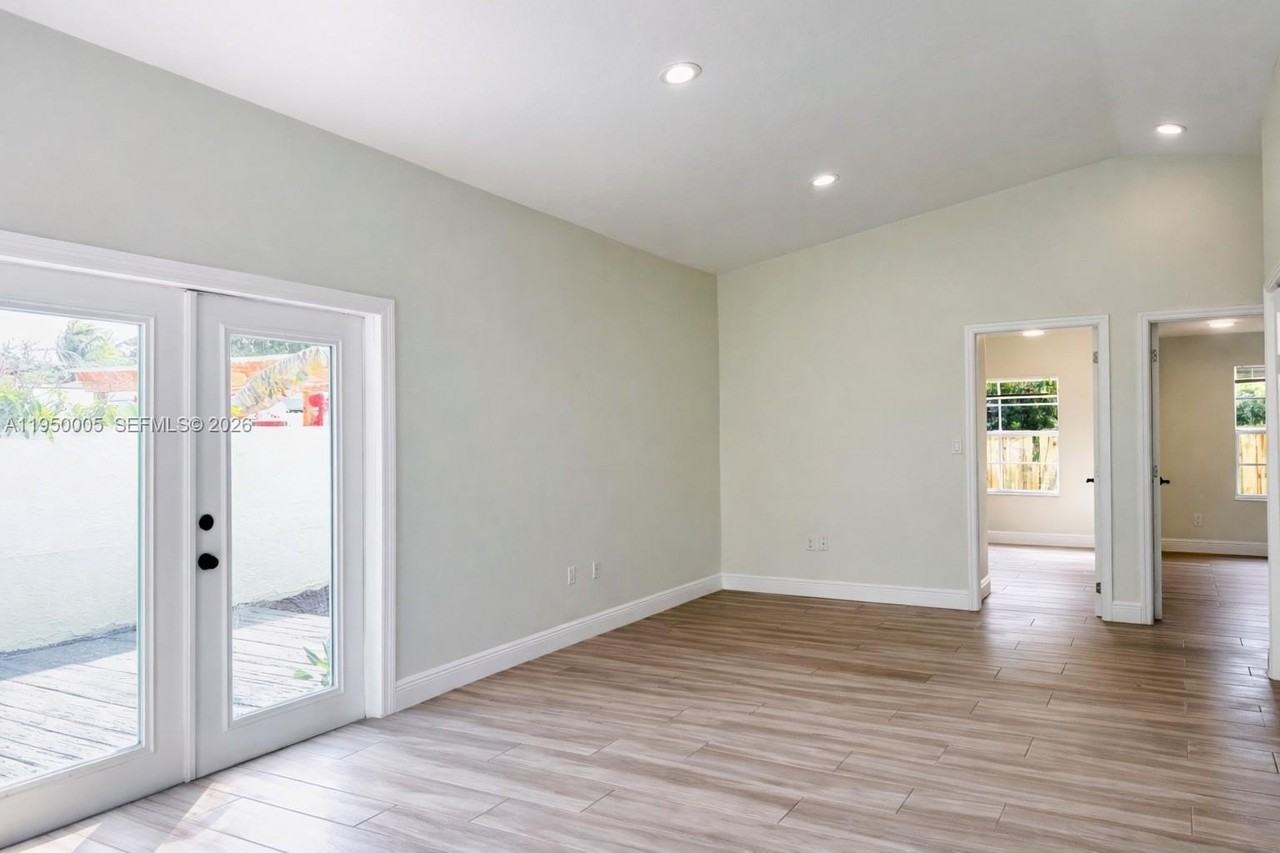 1012 Ne 17th Ct #3 - Photo 3 of 15