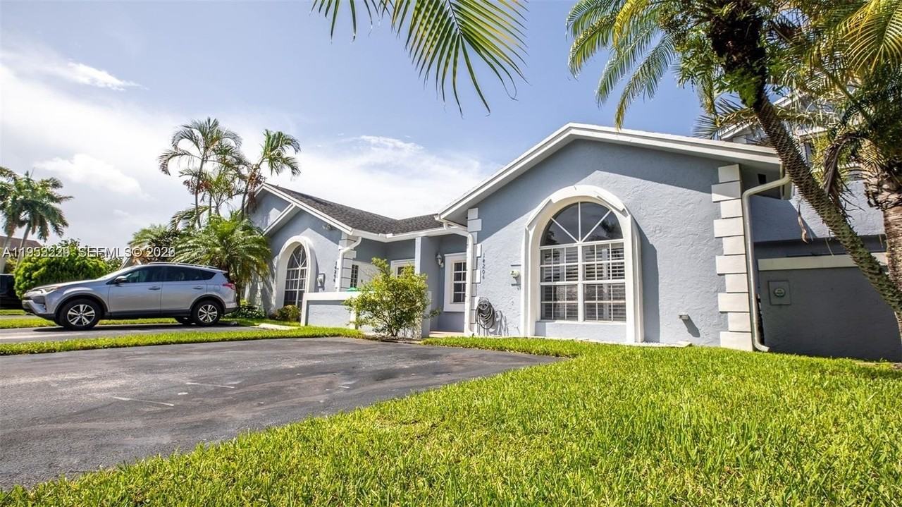 14206 Sw 97th Ter - Photo 2 of 33