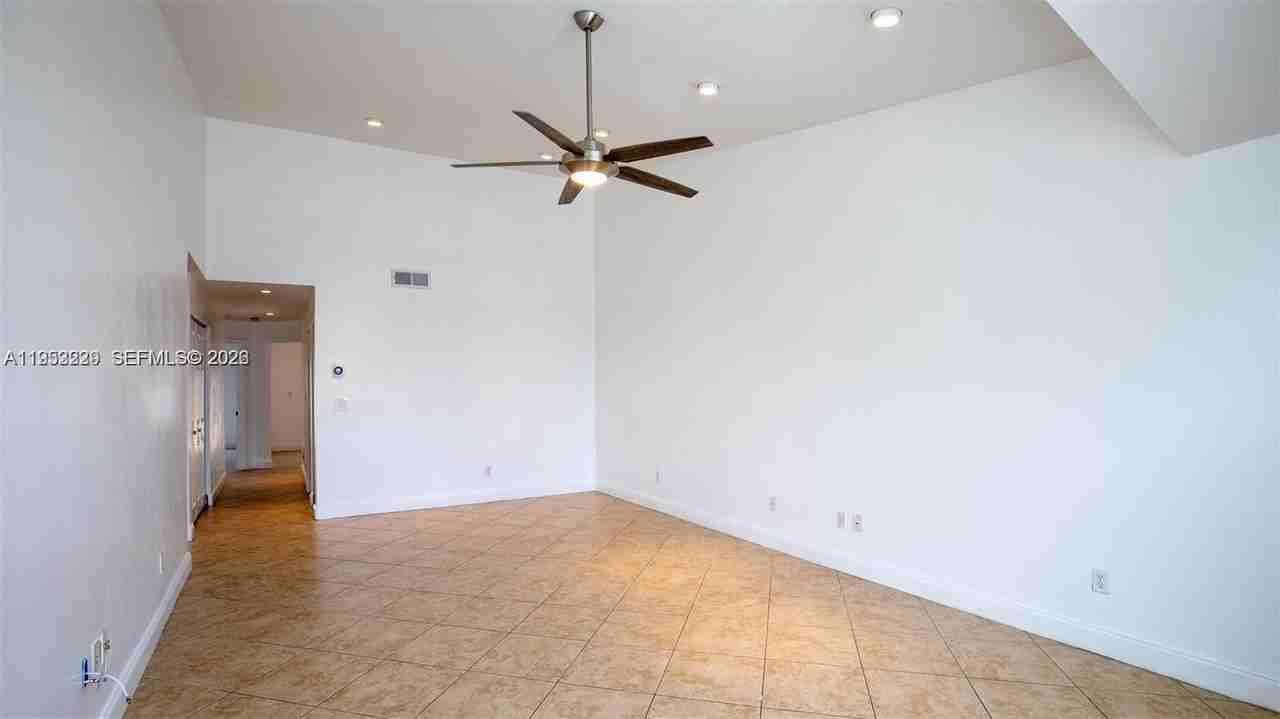 14206 Sw 97th Ter - Photo 4 of 33